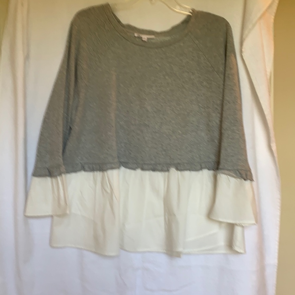 Women's top XL. Feels like sweatshirt, ruffle. XL